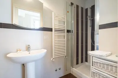 Bagno di Small & charming 1-BR apt