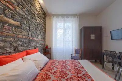 Letto o letti in una camera di Appartamento con 2 bagni, AC e WIFI a due passi dalla stazione e dal centro storico