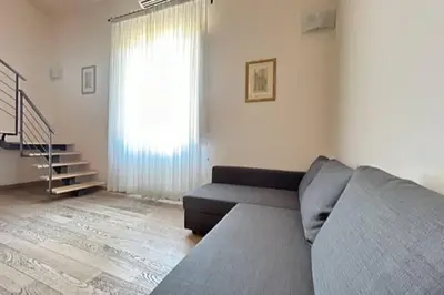 Area soggiorno di L'insolita 28 by FlorenceHospitality com