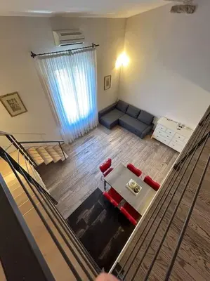 Area soggiorno di L'insolita 28 by FlorenceHospitality com
