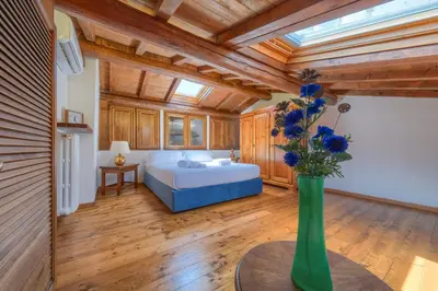 Letto o letti in una camera di Romantic Home - Charm ed Eleganza nel cuore di Firenze