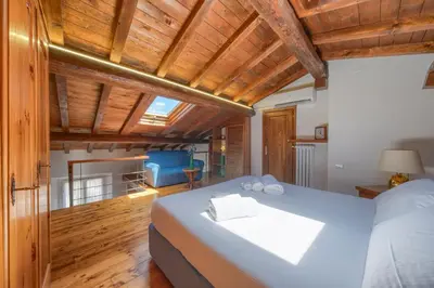 Letto o letti in una camera di Romantic Home - Charm ed Eleganza nel cuore di Firenze