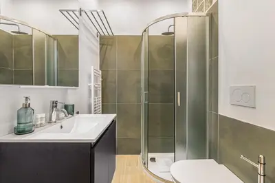 Bagno di GuestHost - Giardino della Fortezza Modern Apt x6 with Patio
