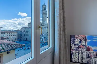 Vista generica su Firenze o vista sulla città dall'interno dell'appartamento
