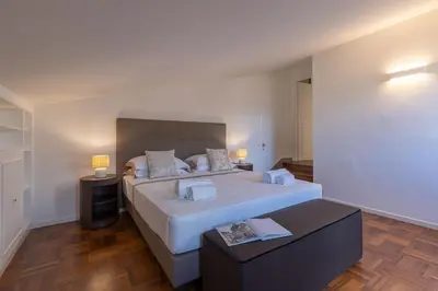 Letto o letti in una camera di Dora penthouse Uffizi view