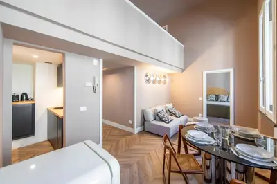 Letto o letti in una camera di Stylish Apartment on the Lungarno in Florence