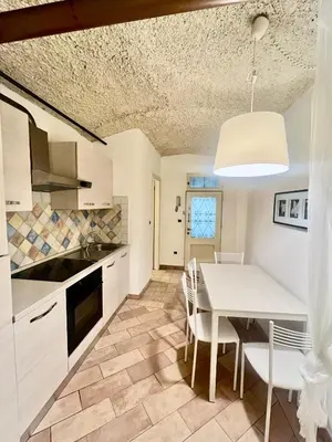 Cucina o angolo cottura di Rifugio tranquillo in Costa dei Magnoli - Ponte Vecchio