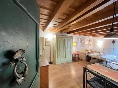 Letto o letti in una camera di Santo Spirito Historic Studio Apartment