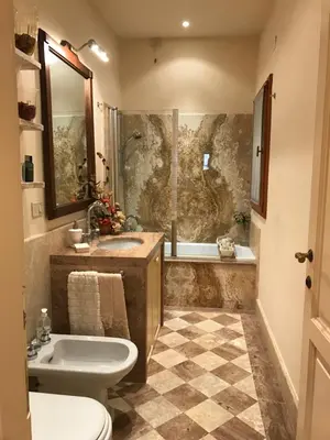 Bagno di Casa Allegri, Nel Cuore di Firenze