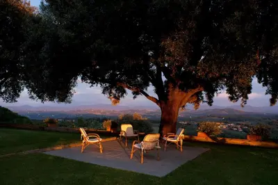Paesaggio naturale nelle vicinanze della villa