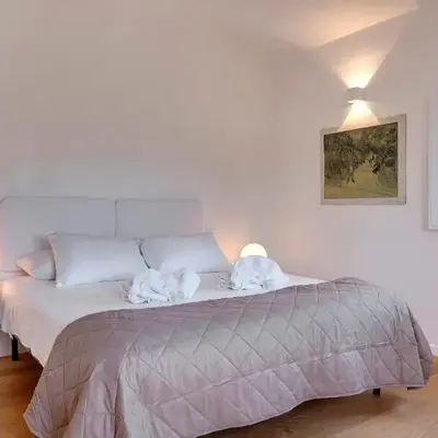 Pinti Apartment by Mamo Florence