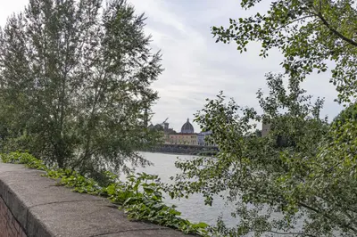 Vista sul fiume nelle vicinanze dell'appartamento