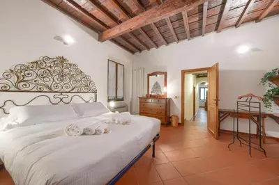 Letto o letti in una camera di Rustic Medieval House-Dimora Medievale Fiorentina