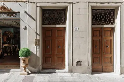 Facciata o entrata di Santo Spirito Suite