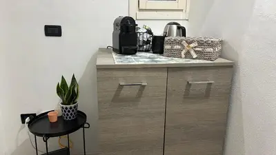 Set per la preparazione di tè e caffè presso La terrazza segreta di Pupi nel centro storico