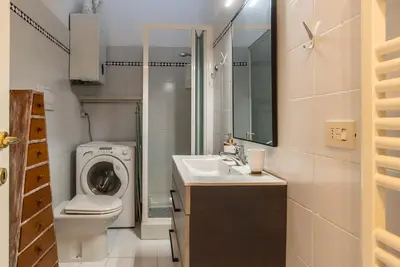 Bagno di Dimora 28 con Posto Auto Privato
