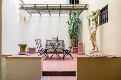 Planimetria di Central Station Apartment with Garden