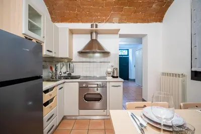 Cucina o angolo cottura di Central Station Apartment with Garden