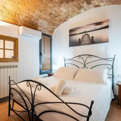 Central Station Apartment with Garden