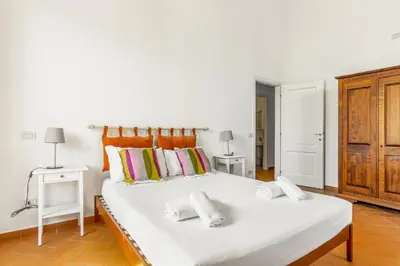 Letto o letti in una camera di GuestHost - The Lions' Apartment in the Historic Centre x8