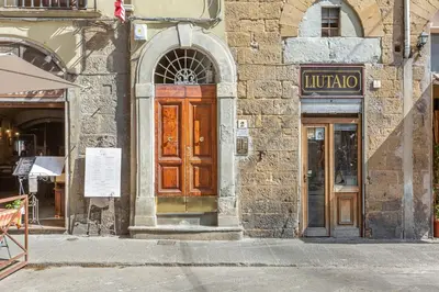 Facciata o entrata di GuestHost - The Lions' Apartment in the Historic Centre x8