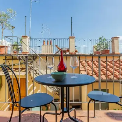 GuestHost - The Lions' Apartment in the Historic Centre x8