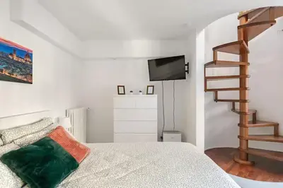 Letto o letti in una camera di Morgagni Suites- Elegante bilocale con tram T1 sotto casa