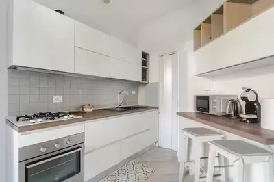 Cucina o angolo cottura di Morgagni Suites- Elegante bilocale con tram T1 sotto casa
