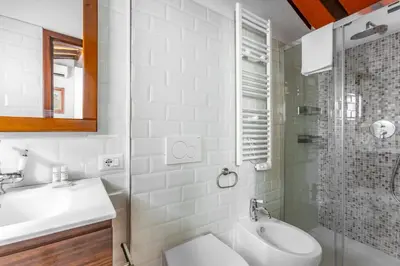 Bagno di GuestHost - Renaissance Romance - Florence Gem Apartment