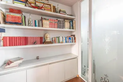 Biblioteca nell'appartamento