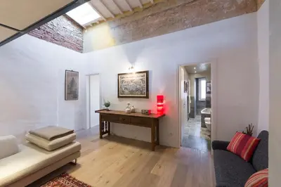 Area soggiorno di Unique 100 sqm design flat in Oltrarno