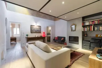 Area soggiorno di Unique 100 sqm design flat in Oltrarno