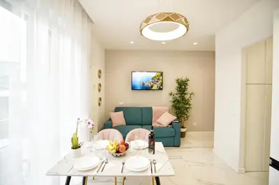 Area soggiorno di Lux center, 2camere, 2bagni, train station SMN