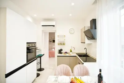 Cucina o angolo cottura di Lux center, 2camere, 2bagni, train station SMN