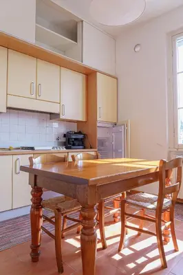 Cucina o angolo cottura di Spacious and pleasant 2-BR apt