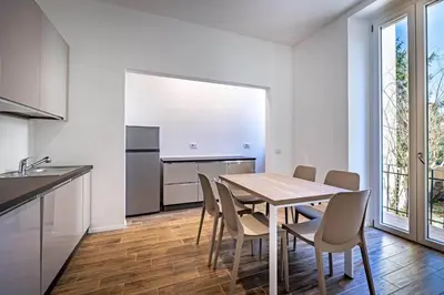 Cucina o angolo cottura di YD elegant apt with garden