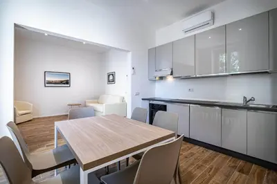 Cucina o angolo cottura di YD elegant apt with garden