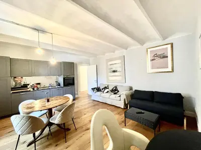 Cucina o angolo cottura di Chic riverside 3-room apartment next to San Niccolò