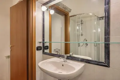 Bagno di Ground Floor Apartment