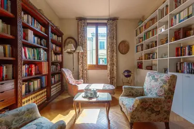 Biblioteca nell'appartamento