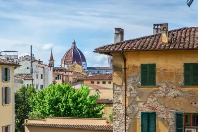 Vista generica su Firenze o vista sulla città dall'interno dell'appartamento