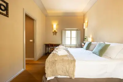 Letto o letti in una camera di Golden Luxe - Lux Penthouse Palazzo Strozzi