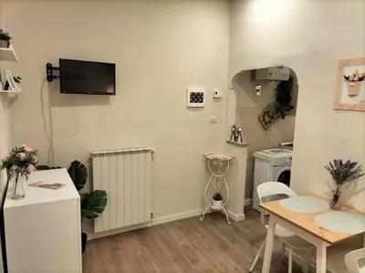 TV o dispositivi per l'intrattenimento presso Cozy Apartment Near The station