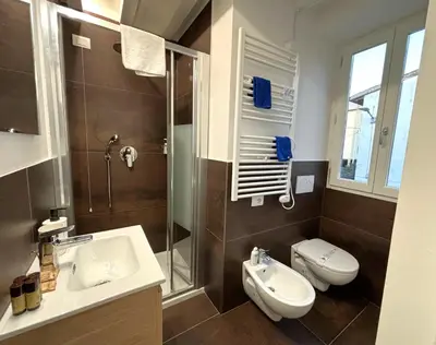 Bagno di Purple Lily Apartment