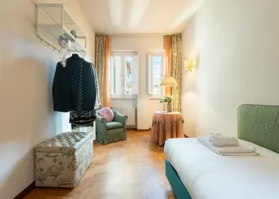 Letto o letti in una camera di Via Panzani 16, 3rd Floor - Antonella - Elegant & Spacious, 3-Bedroom in Historic Center