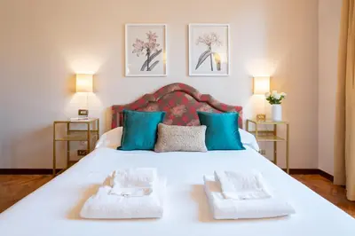 Letto o letti in una camera di Via Panzani 16, 3rd Floor - Antonella - Elegant & Spacious, 3-Bedroom in Historic Center