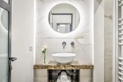 Bagno di Modern Art Suite in Florence