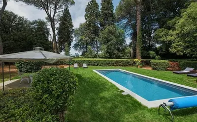 Piscina di Villa Dante o nelle vicinanze