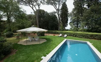 Piscina di Villa Dante o nelle vicinanze