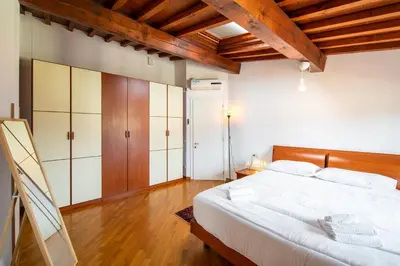 Letto o letti in una camera di Apartment well connected to the centre